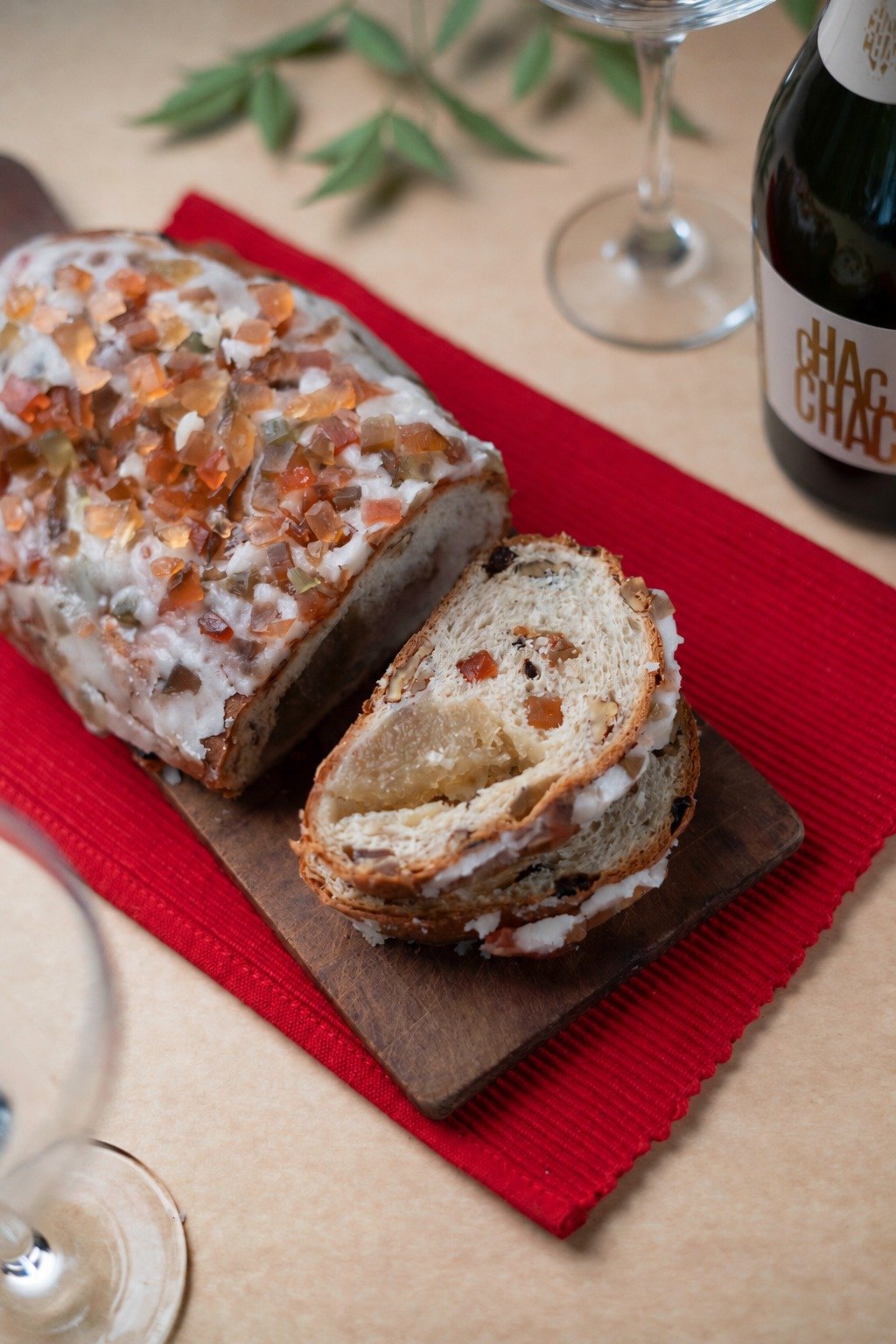 Panettone Nüss cortado, con almendras, nueces y frutas confitadas
